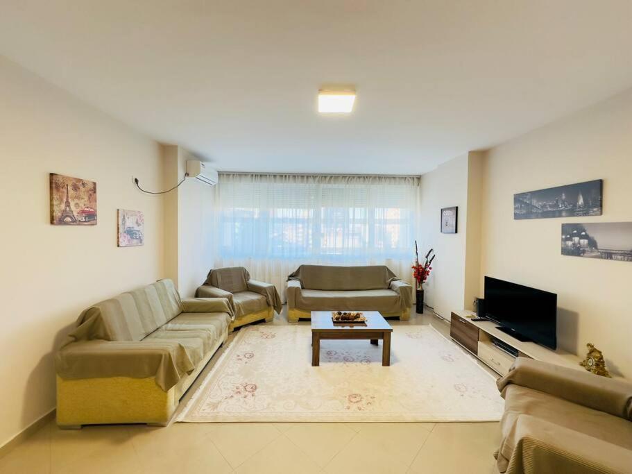 Apartmán Apt Near Air Albania Stadium Tirana Exteriér fotografie